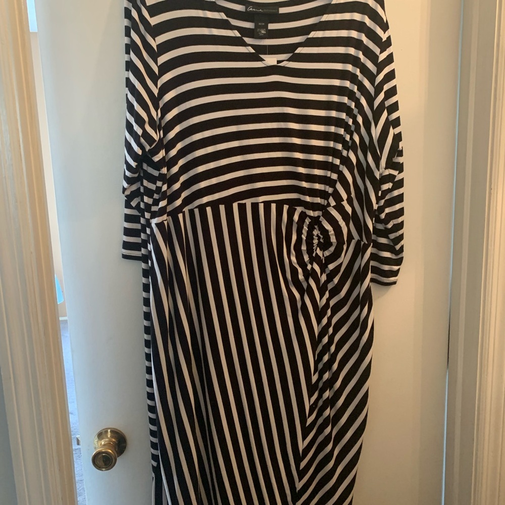 New Lane Bryant Striped 3/4 Sleeve side-knot V-neck black and white Dress 22/24